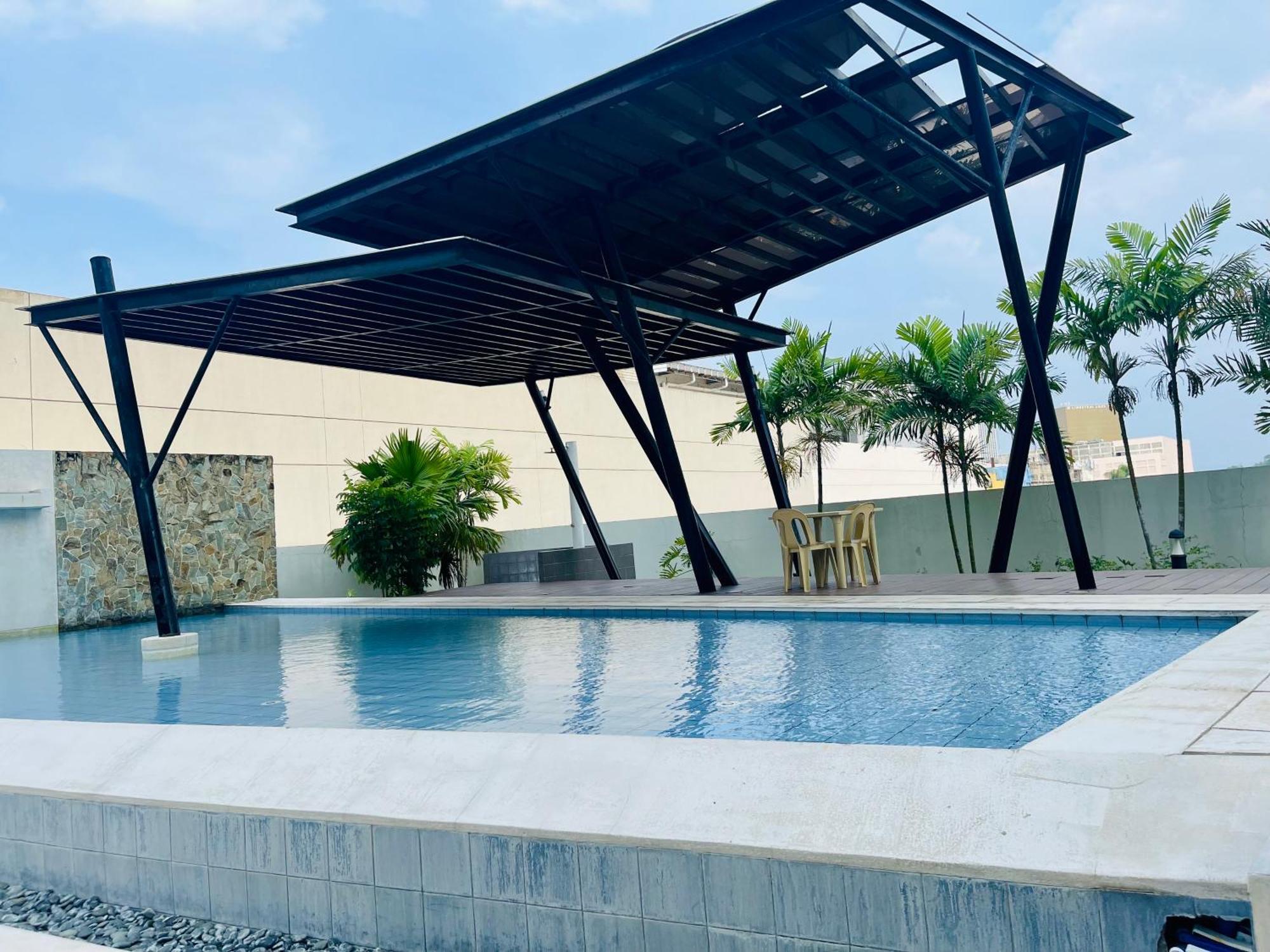2-Bedroom Condo Unit With Balcony At Centrio Tower Beside Ayala Centrio Mall Downtown Cdo Cagayan de Oro Kültér fotó