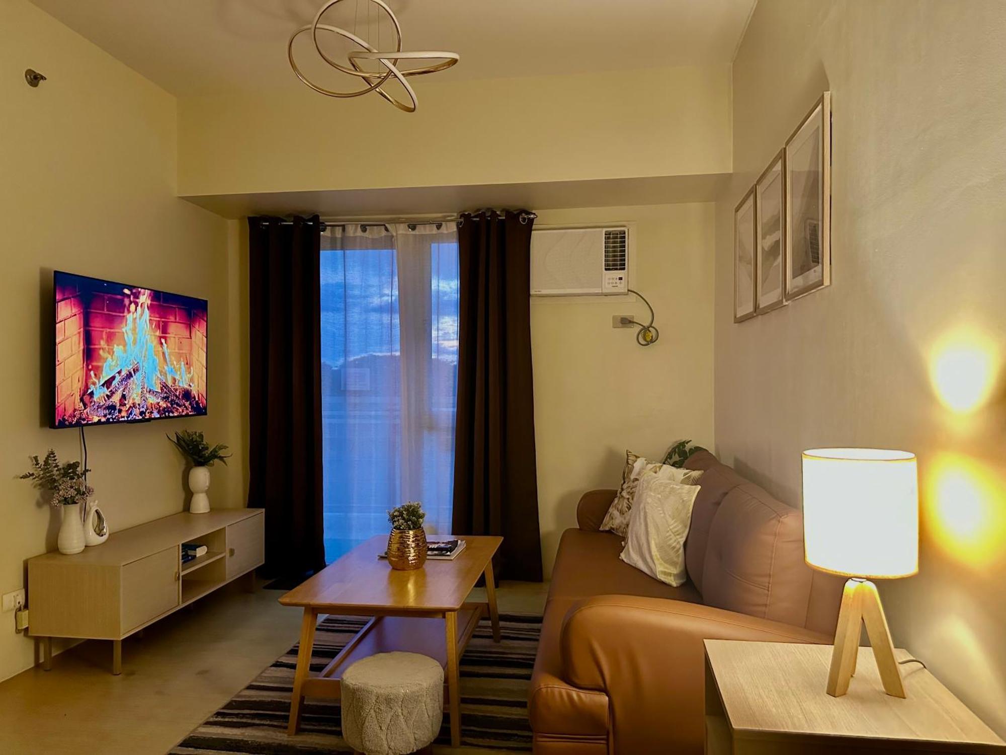2-Bedroom Condo Unit With Balcony At Centrio Tower Beside Ayala Centrio Mall Downtown Cdo Cagayan de Oro Kültér fotó