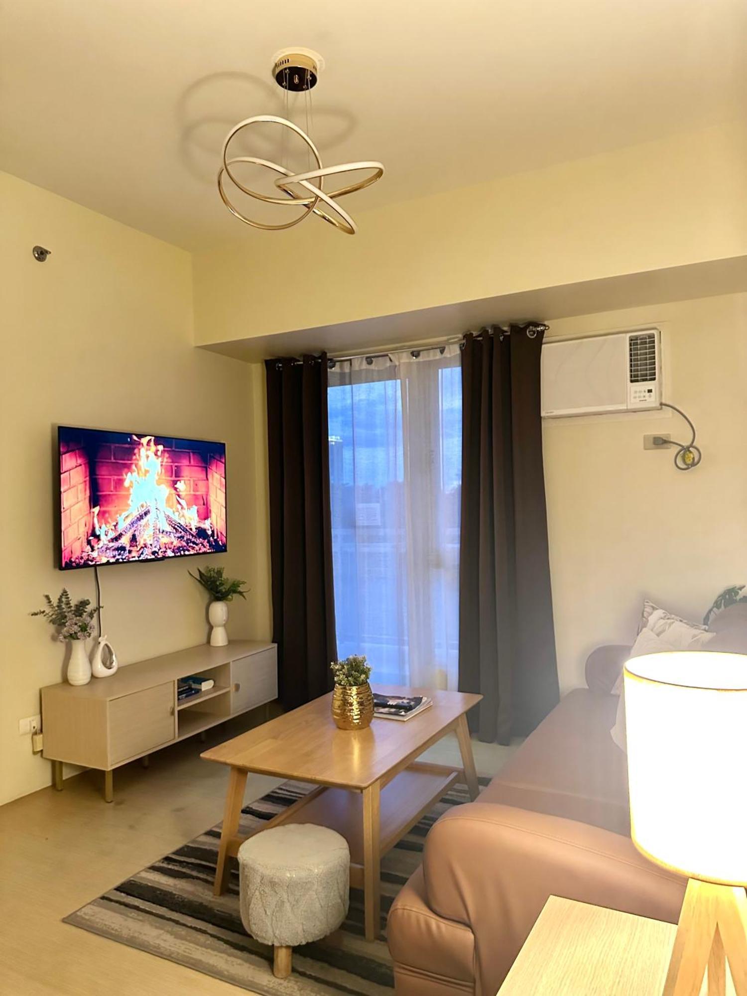 2-Bedroom Condo Unit With Balcony At Centrio Tower Beside Ayala Centrio Mall Downtown Cdo Cagayan de Oro Kültér fotó